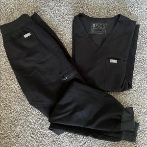 Black Figs Scrub Set with Jogger Pants.